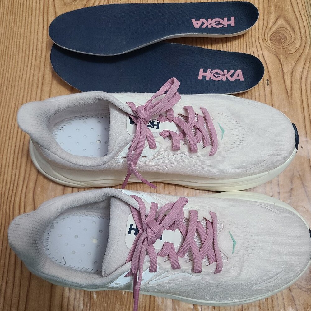 Hoka One One Arahi 8 (Size US Womens 7.5B)